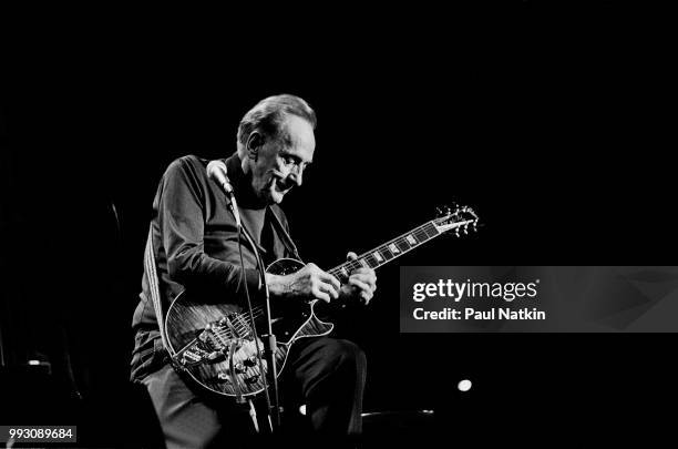 American guitarist Les Paul performs onstage at The House of Blues, Chicago, Illinois, December 2, 1996.