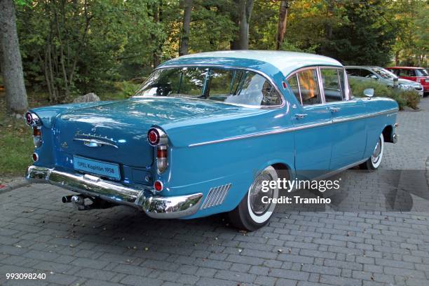 klassieke opel kapitan - psa stockfoto's en -beelden