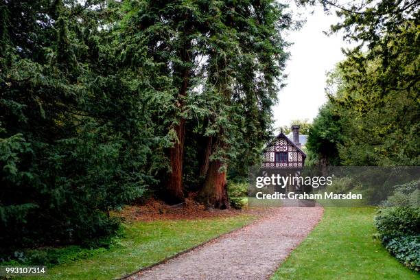 mock tudor cottage - mock tudor stock pictures, royalty-free photos & images