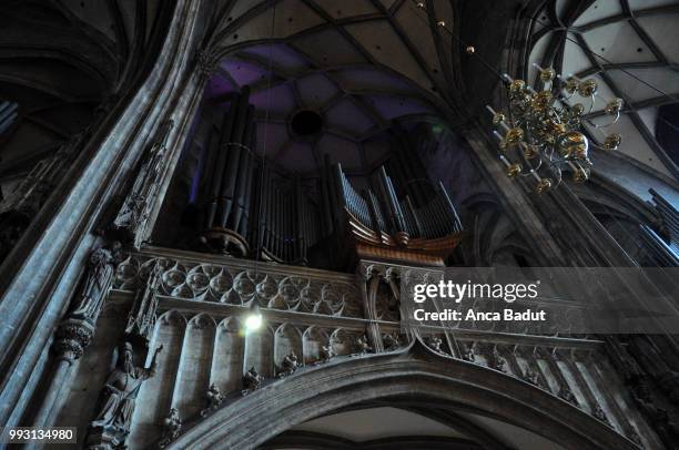 st. stephen's cathedral 1 - religieuze muziek stockfoto's en -beelden
