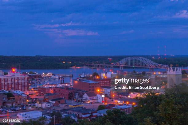 dubuque at blue hour - dubuque fotografías e imágenes de stock