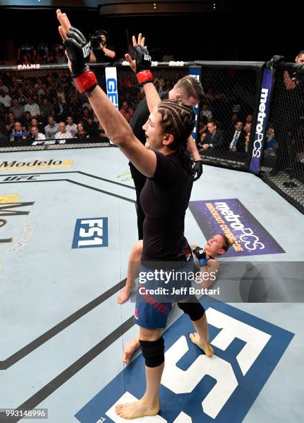 Modafferi 1,036 Female Fight Theater Stock Photos, High-Res Pictures, and Images ...