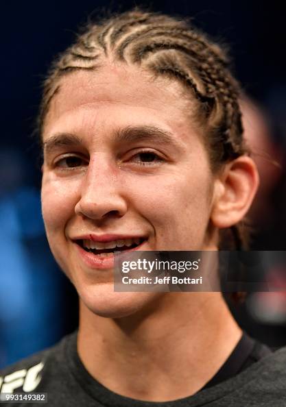 Doris Modafferi Roxanne Modafferi celebrates after her TKO victory over Barb Honchak ...