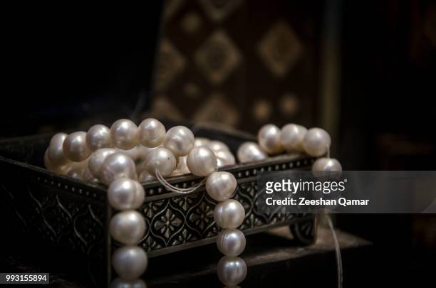 pearls - treasure stock-fotos und bilder