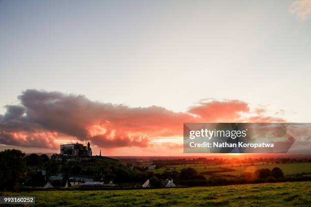 rock of cashel sunset - cashel stock pictures, royalty-free photos & images