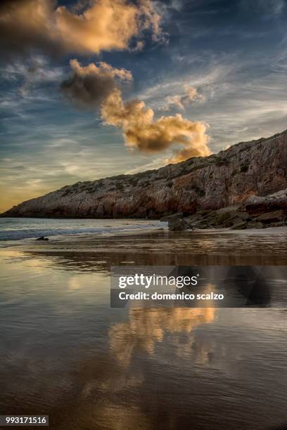 heavy clouds on the bay 2 - scalzo stockfoto's en -beelden