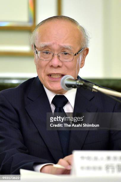 Tokyo Medical University Executive Regent Tetsuo Yukioka attends a press conference announcing the university's Chairman Masahiko Usui and President...