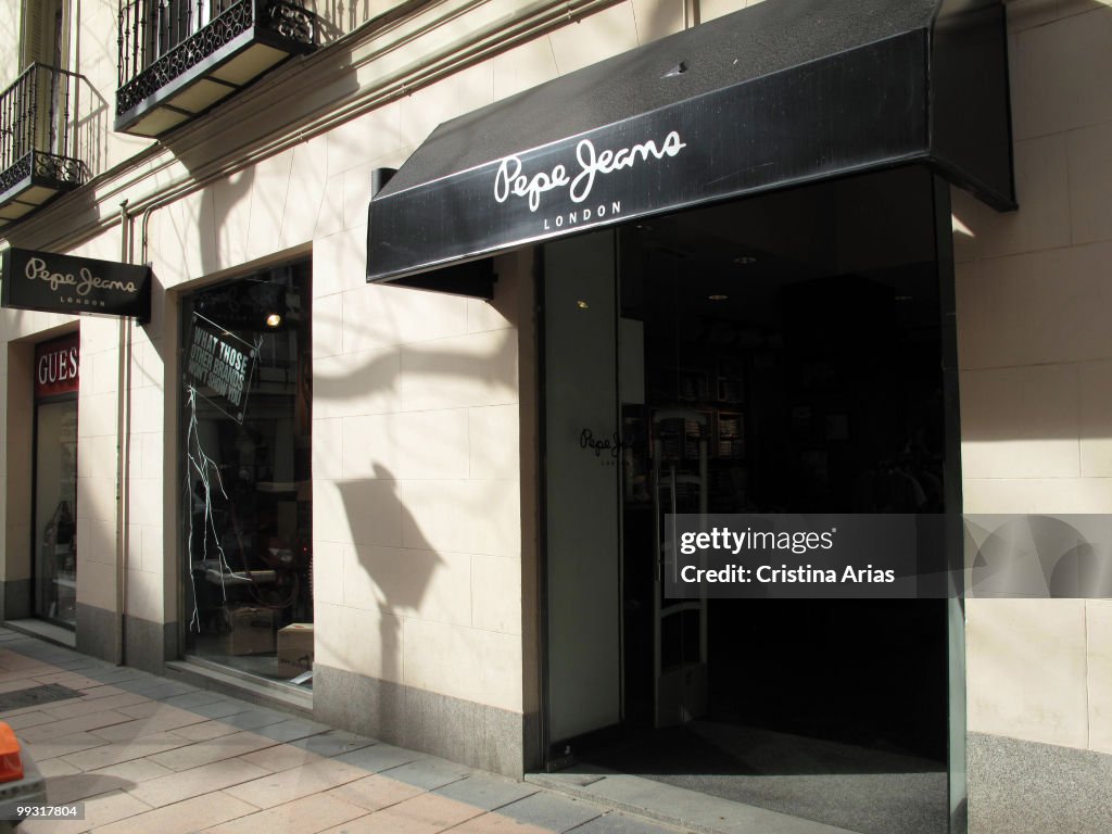 Odysseus Tarief Vliegveld Pepe Jeans shop in the Madrid´s Golden Mile, Barrio Salamanca,... News  Photo - Getty Images