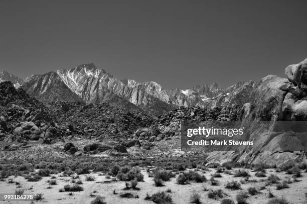 mount whitney, lone pine peak and a view looking across the alabama hills - alabama hills 個照片及圖片檔