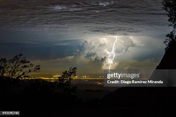 lightning over puntarenas, costa rica - costa diego stock-fotos und bilder