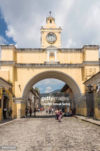 arco de antigua guatemala - arco stock pictures, royalty-free photos & images