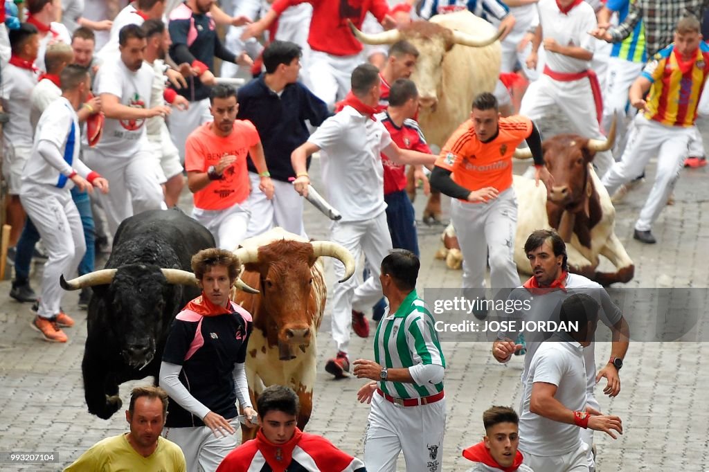 SPAIN-BULLFIGHTING-TOURISM-SANFERMIN-FESTIVAL-BULL RUN