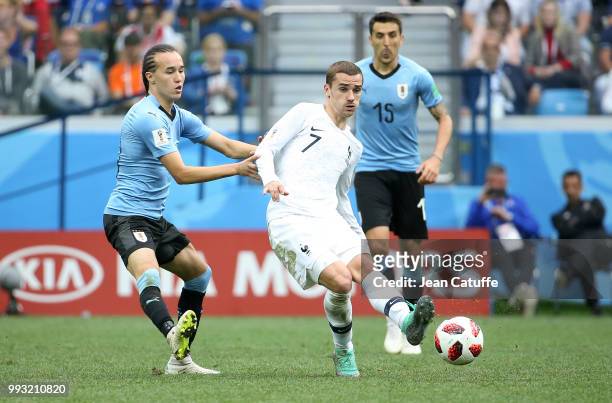 Antoine Griezmann of France, Diego Laxalt of Uruguay during the 2018 FIFA World Cup Russia Quarter Final match between Uruguay and France at Nizhny...