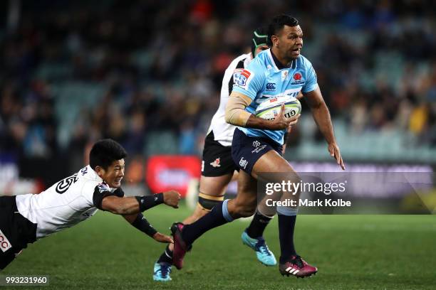 Kurtley Beale of the Waratahs breaks away to score a try during the round 18 Super Rugby match between the Waratahs and the Sunwolves at Allianz...