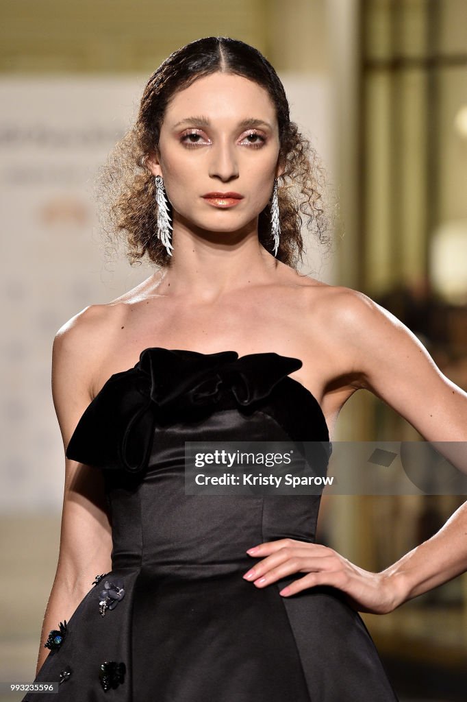 Liu Lisi: Runway - Paris Fashion Week - Haute Couture Fall Winter 2018/2019