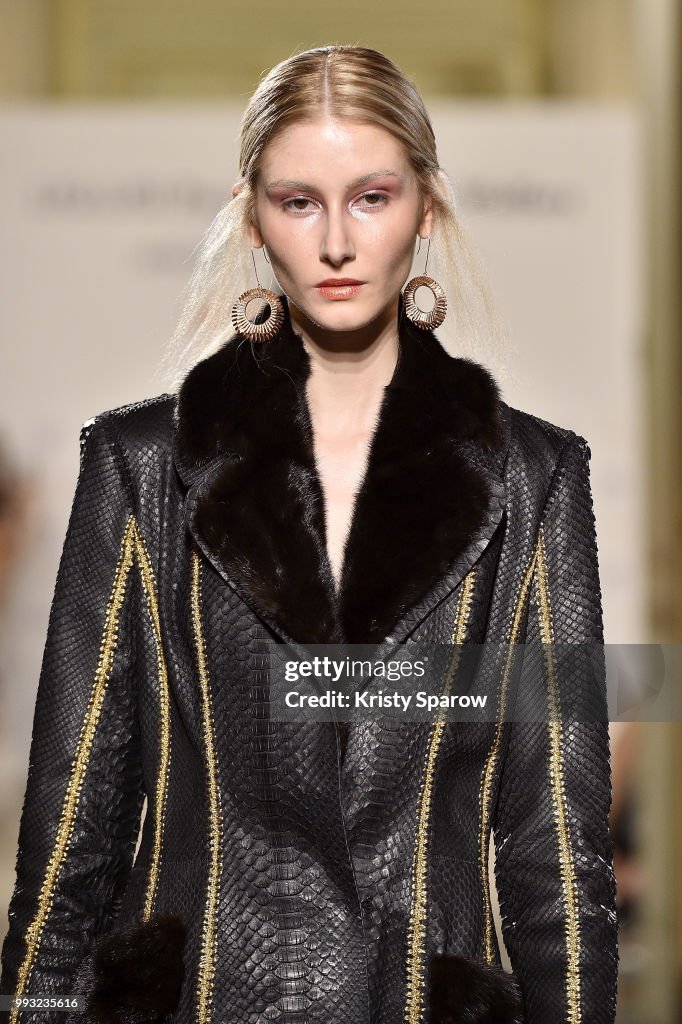 Liu Lisi: Runway - Paris Fashion Week - Haute Couture Fall Winter 2018/2019
