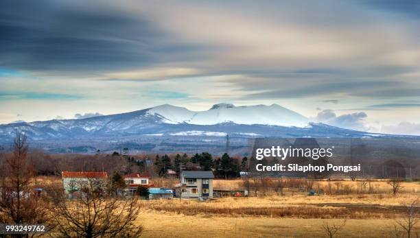 hokkaido's winter - stratovolcano imagens e fotografias de stock