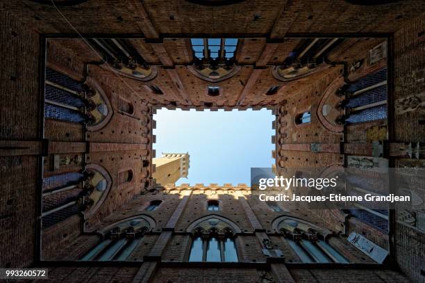 siena - palazzo pubblico - palazzo pubblico stock pictures, royalty-free photos & images