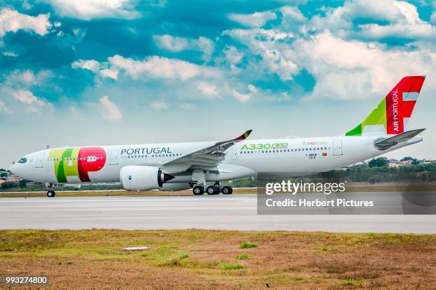 airbus a330neo first flight to sao paulo international airport / guarulhos, brazil - airbus a330 stock pictures, royalty-free photos & images