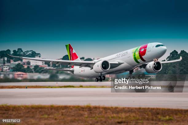 airbus a330neo first flight to sao paulo international airport / guarulhos, brazil - airbus a330 stock pictures, royalty-free photos & images