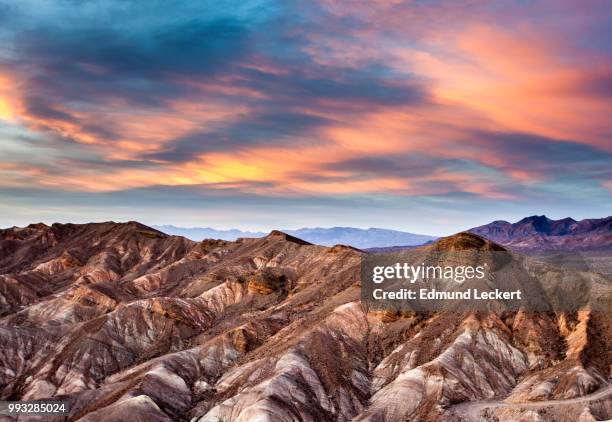 zabriskie point at sunset, death valley national park, california - leckert stockfoto's en -beelden