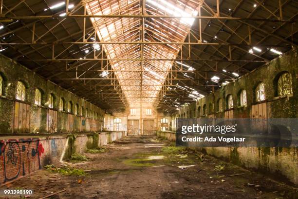 abandoned  railway station - ada imagens e fotografias de stock