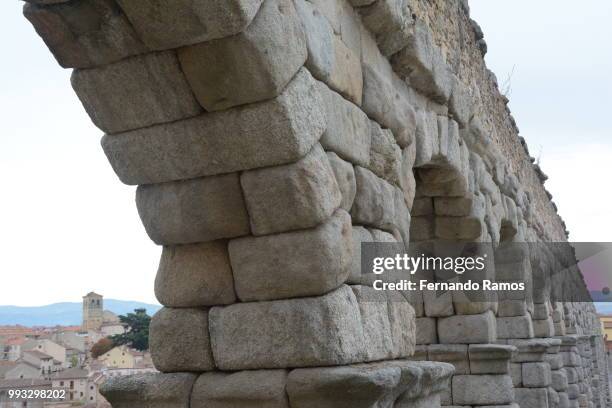 arco del acueducto - acueducto stock pictures, royalty-free photos & images