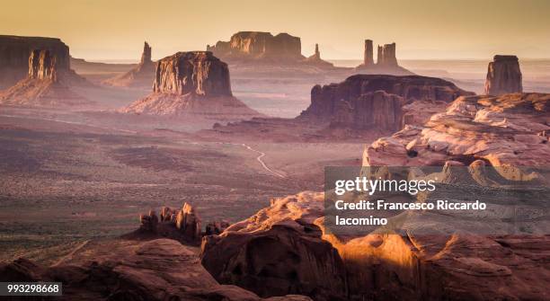 the hunt's mesa, monument valley - glenn hunt 個照片及圖片檔