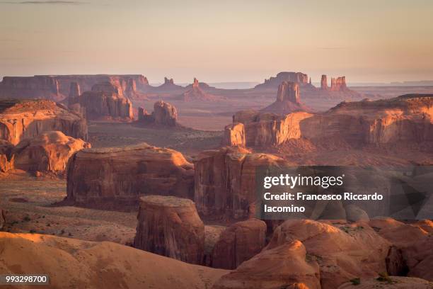 the hunt's mesa, monument valley - glenn hunt 個照片及圖片檔