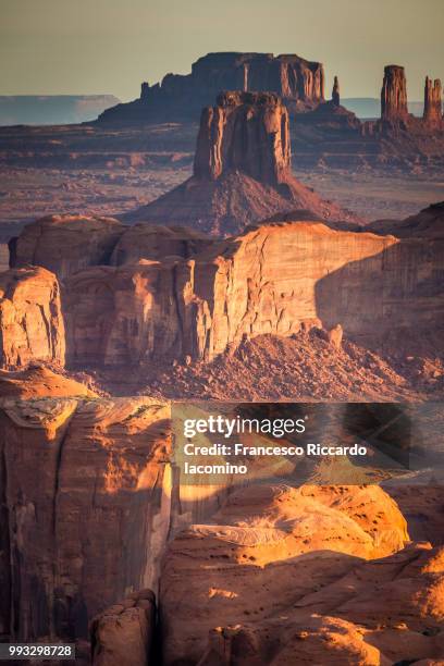 the hunt's mesa, monument valley - glenn hunt 個照片及圖片檔