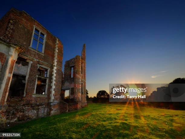 sunset at houghton house - houghton hall stockfoto's en -beelden