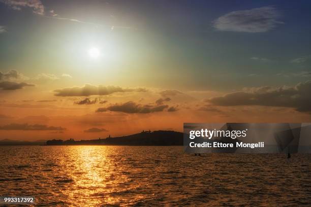 sole sull'isola, trasimeno - isola stock pictures, royalty-free photos & images