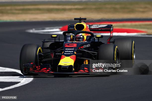 Daniel Ricciardo of Australia driving the Aston Martin Red Bull Racing RB14 TAG Heuer on track during qualifying for the Formula One Grand Prix of...