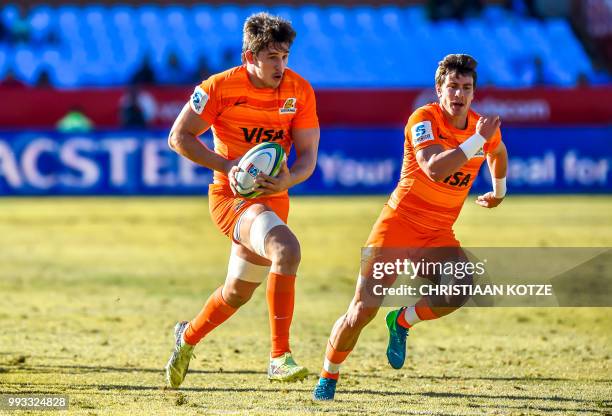 Argentina's Jaguares flanker Tomas Lezana sets up Argentina's Jaguares scrum-half Gonzalo Bertanou to go over for his try during the Super Rugby...