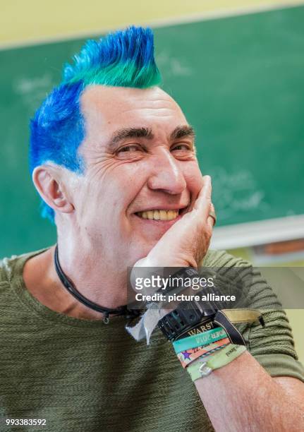 July 2018, Germany, Luebeck: Matthias Isecke-Vogelsang, principal of the Gotthard-Kuehl-Schule, is Germany's 'most colourful' principal and will soon...