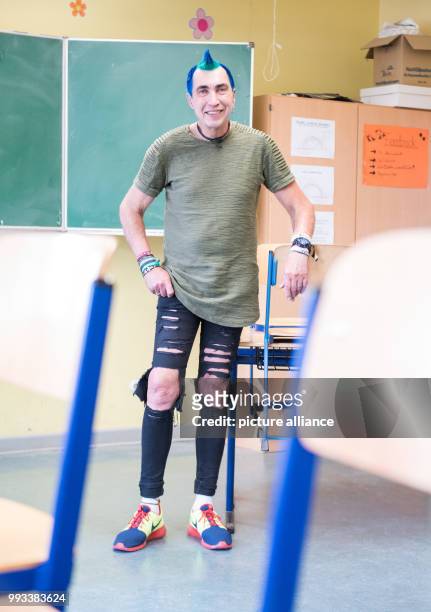 July 2018, Germany, Luebeck: Matthias Isecke-Vogelsang, principal of the Gotthard-Kuehl-Schule, is Germany's 'most colourful' principal and will soon...