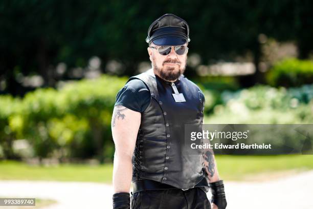 Peter Marino wears a black hat, a black t-shirt, a black leather and studded sleeveless jacket, sunglasses , outside Dior, during Paris Fashion Week...