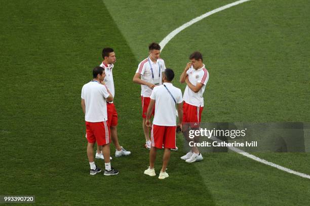 Fedor Smolov, Aleksandr Golovin, Alexandr Samedov, Roman Zobnin and Alan Dzagoev of Russia talk during pitch ispection prior to the 2018 FIFA World...