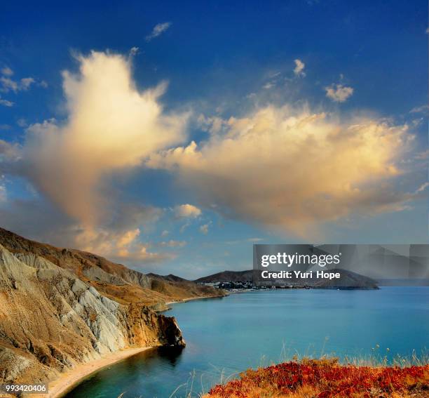 view of the bay provato and cape kiik atlama crimea - flowing cape 個照片及圖片檔