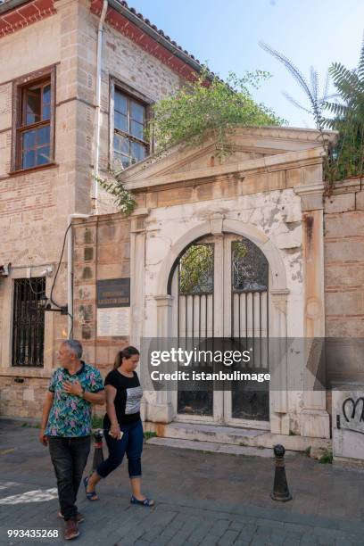 kaleici es el centro histórico de la ciudad de antalya - taburete pequeño fotografías e imágenes de stock