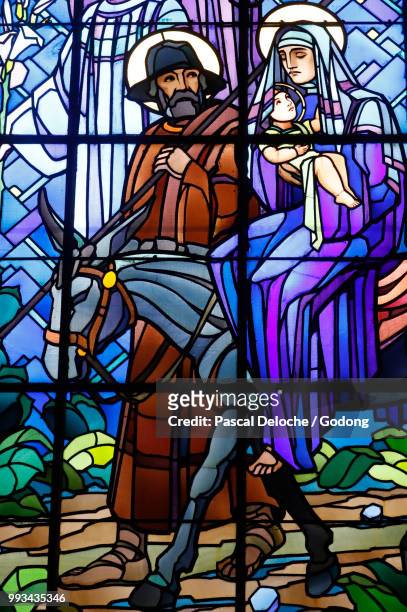 saint-joseph church.  the flight into egypt. holy family.  stained glass window by raphael lardeur. chedde. france. - saint joseph fotografías e imágenes de stock