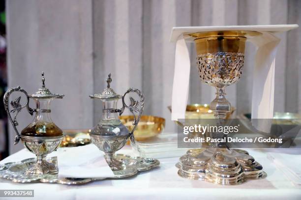 Cruets In Mass 10,480 Liturgical Stock Photos, High-Res Pictures, and Images - Getty ...
