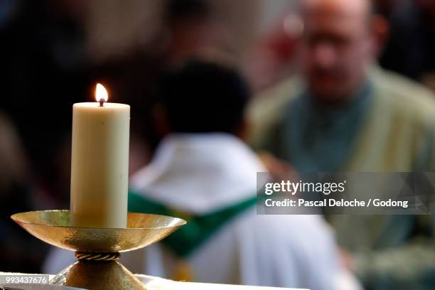 saint-jacques church.  priest giving holy communion. sallanches. france. - sallanches stockfoto's en -beelden