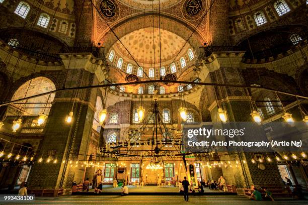 interior of the yeni cami (new mosque), istanbul, turkey - taburete pequeño fotografías e imágenes de stock