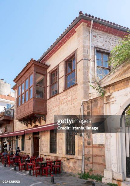 kaleici es el centro histórico de la ciudad de antalya - taburete pequeño fotografías e imágenes de stock