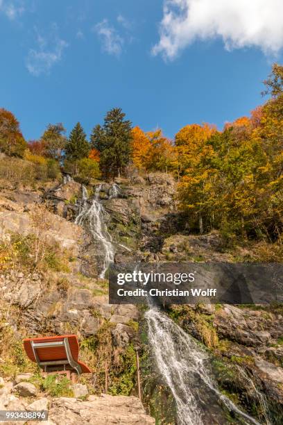 todtnauer wasserfall im herbst - wasserfall stock pictures, royalty-free photos & images