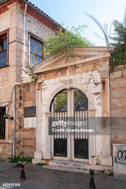 kaleici es el centro histórico de la ciudad de antalya - taburete pequeño fotografías e imágenes de stock
