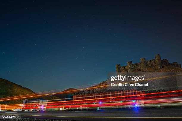 light trails - saudi arabia roads stockfoto's en -beelden