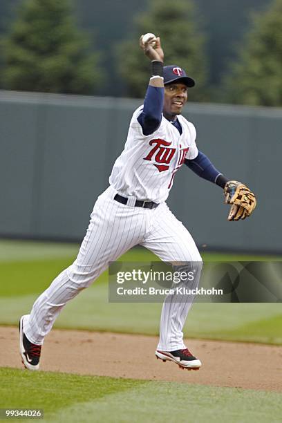 Orlando Hudson of the Minnesota Twins fields a ball hit by the Chicago White Sox on May 12, 2010 at Target Field in Minneapolis, Minnesota. The Twins...