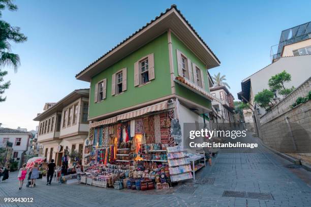 kaleici es el centro histórico de la ciudad de antalya - taburete pequeño fotografías e imágenes de stock